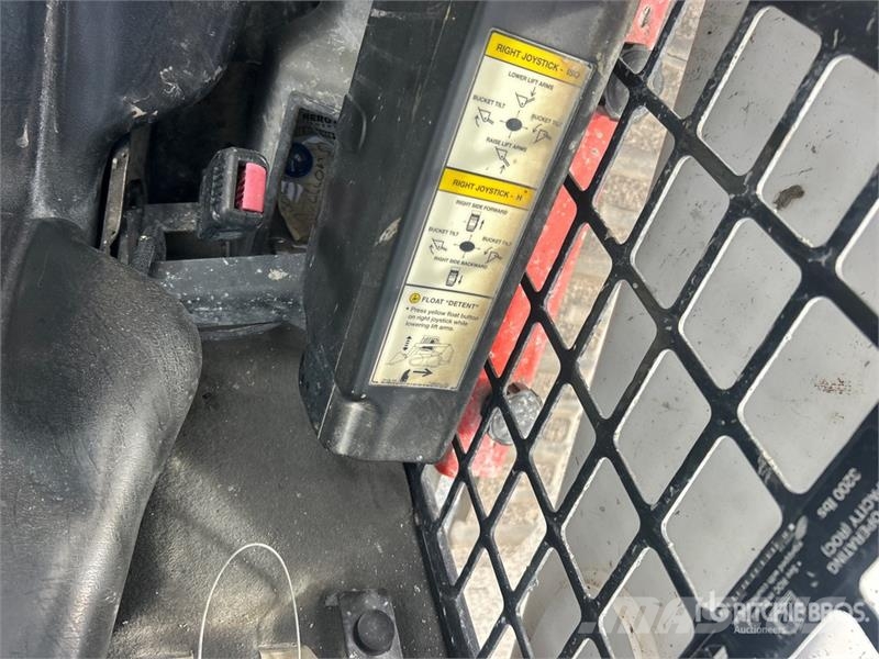 Bobcat T740 Skid steer mini nakladalci