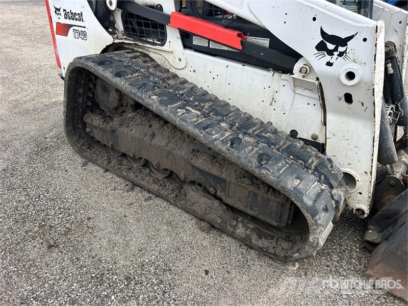 Bobcat T740 Мини товарачи
