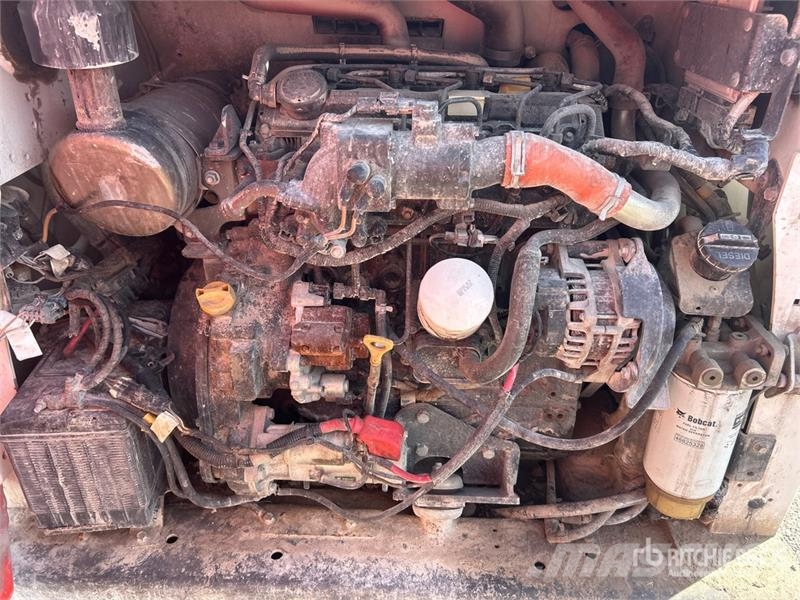 Bobcat T740 Lietoti riteņu kompaktiekrāvēji