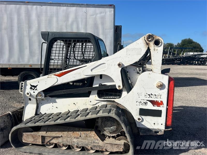 Bobcat T740 لوادر انزلاقية التوجيه
