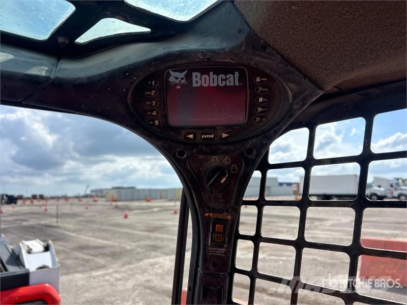 Bobcat T740 Lietoti riteņu kompaktiekrāvēji