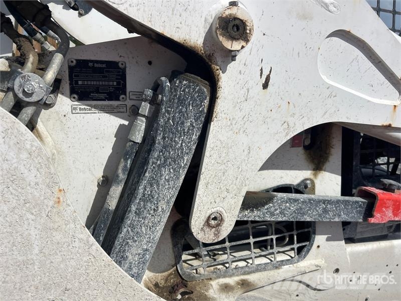 Bobcat T740 Lietoti riteņu kompaktiekrāvēji