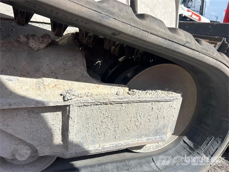 Bobcat T740 Lietoti riteņu kompaktiekrāvēji