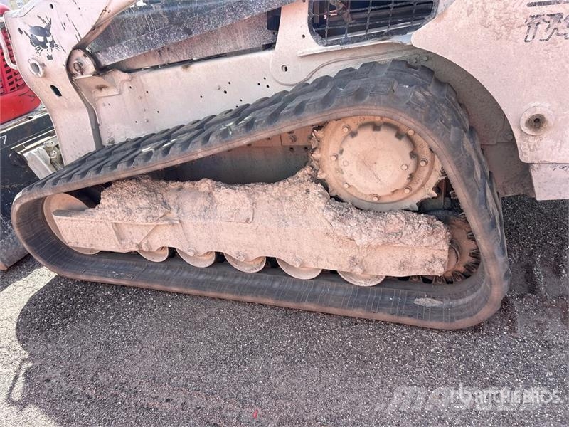 Bobcat T740 Lietoti riteņu kompaktiekrāvēji