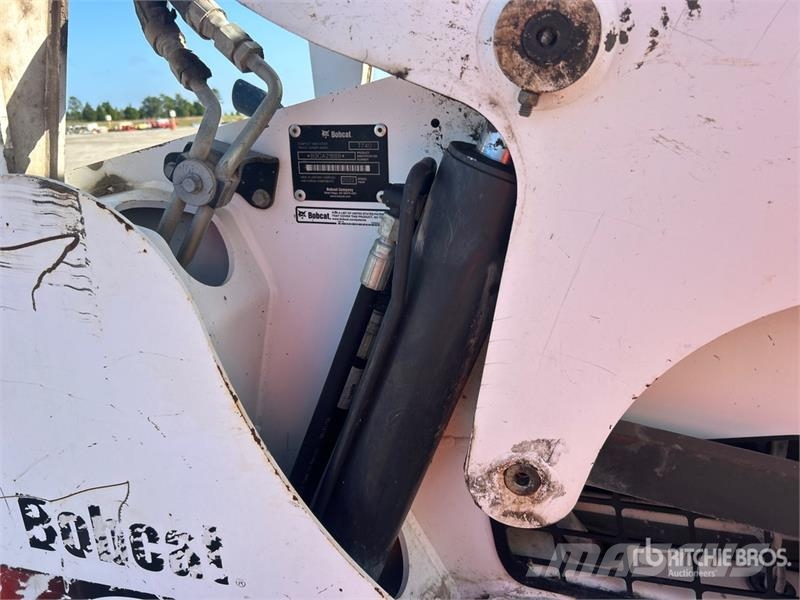 Bobcat T740 لوادر انزلاقية التوجيه