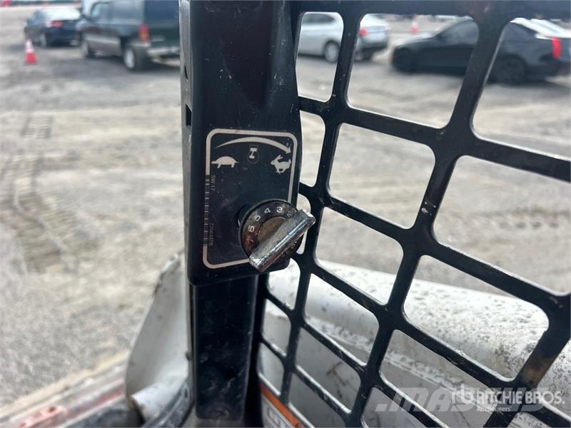 Bobcat T740 Skid steer mini nakladalci