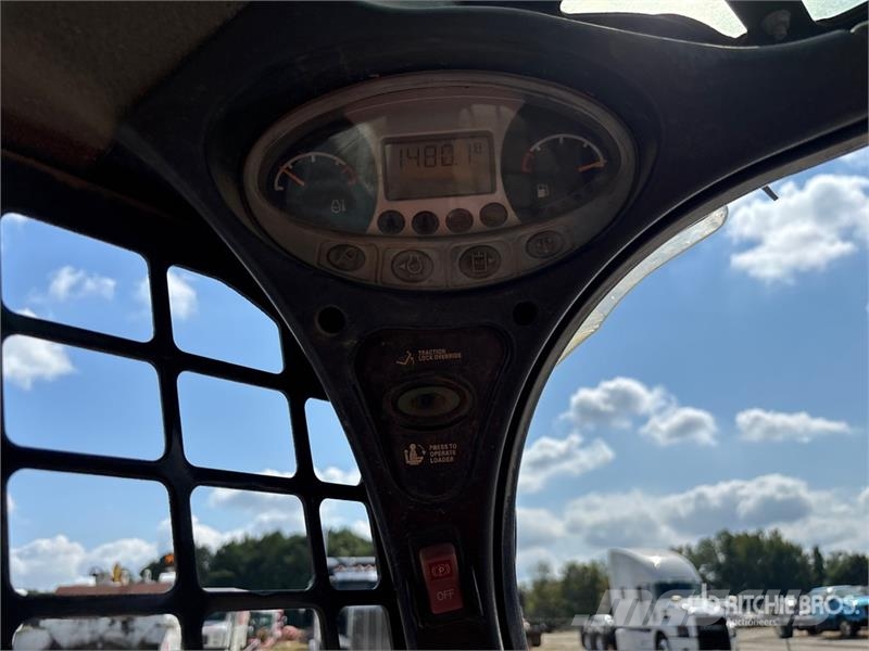 Bobcat T740 Skid steer mini nakladalci
