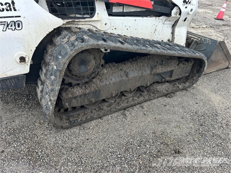 Bobcat T740 Мини товарачи
