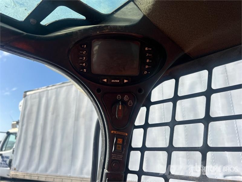 Bobcat T740 لوادر انزلاقية التوجيه