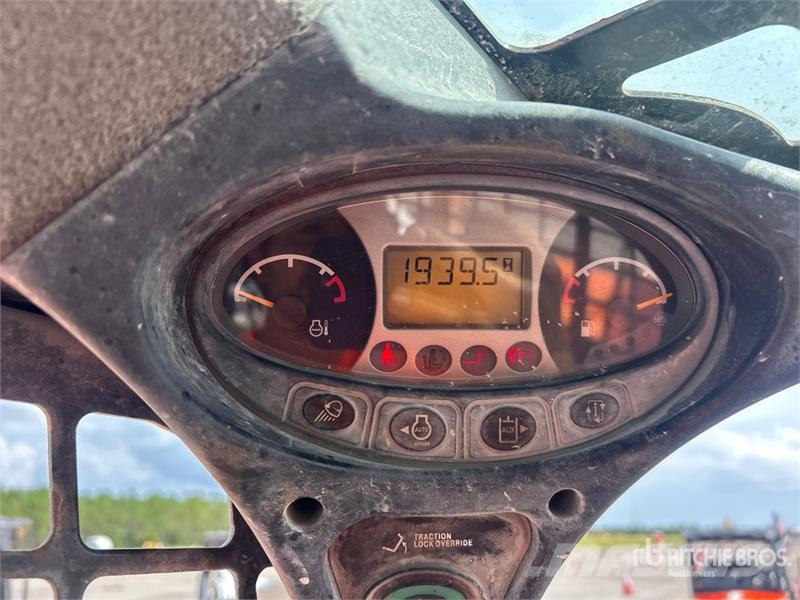 Bobcat T740 Lietoti riteņu kompaktiekrāvēji