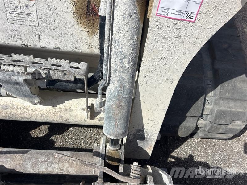 Bobcat T740 Lietoti riteņu kompaktiekrāvēji