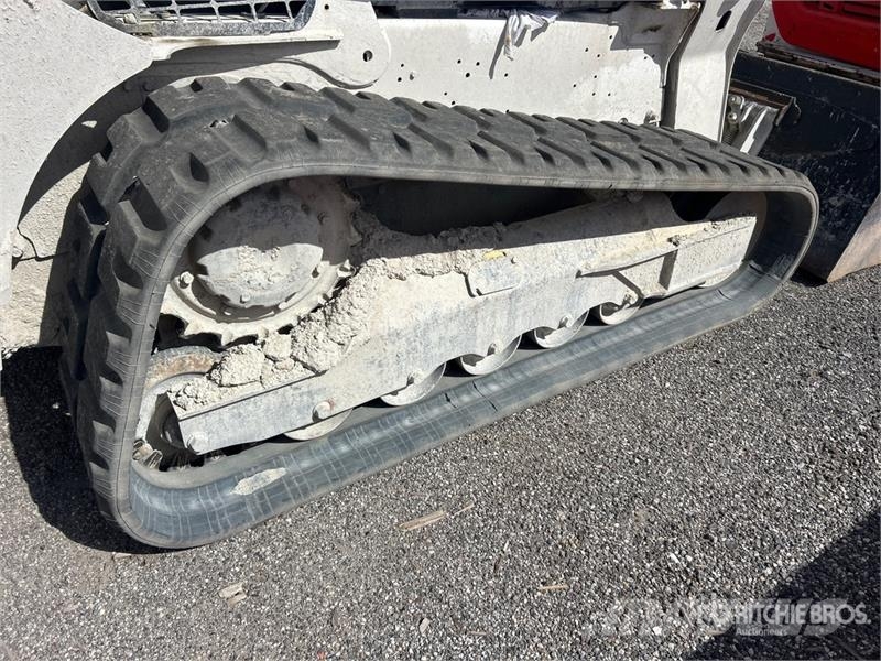 Bobcat T740 Lietoti riteņu kompaktiekrāvēji