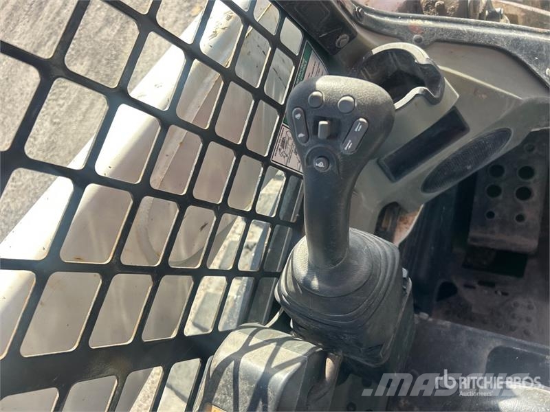 Bobcat T740 لوادر انزلاقية التوجيه