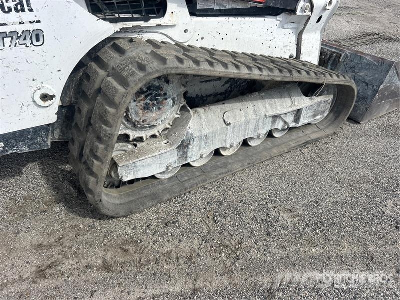 Bobcat T740 Skid steer mini nakladalci