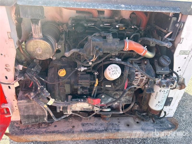 Bobcat T740 لوادر انزلاقية التوجيه