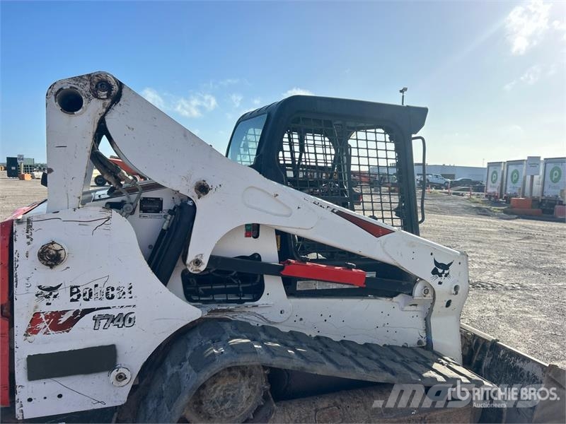 Bobcat T740 لوادر انزلاقية التوجيه