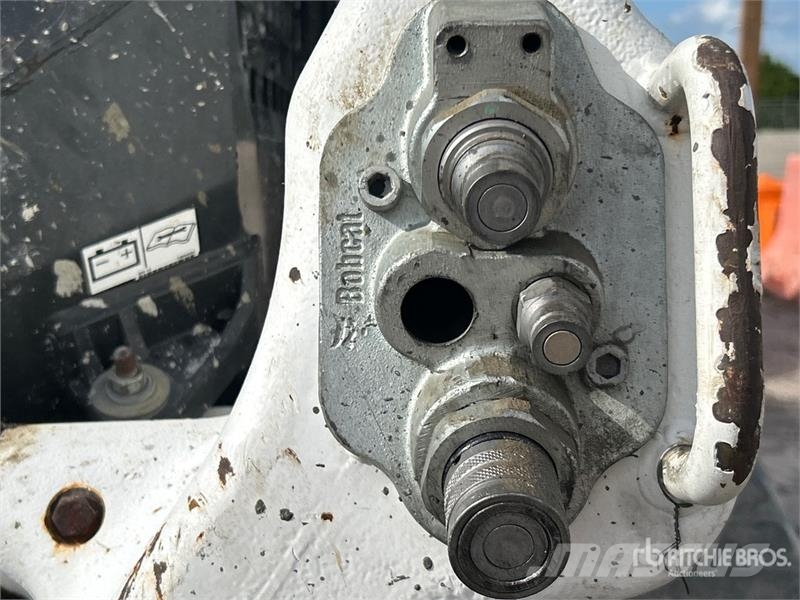Bobcat T76 Skid steer mini nakladalci