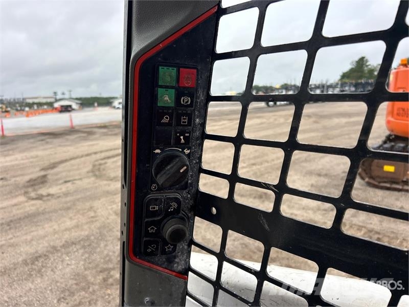 Bobcat T76 Skid steer mini utovarivači