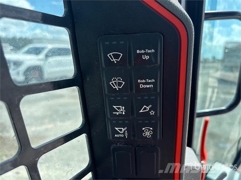 Bobcat T76 Skid steer mini nakladalci