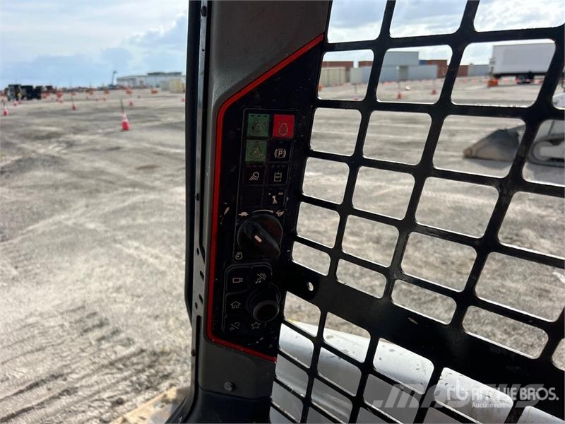 Bobcat T76 Skid steer mini nakladalci