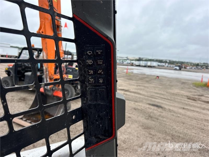 Bobcat T76 Skid steer mini utovarivači