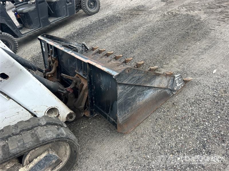 Bobcat T76 スキッドステアローダー