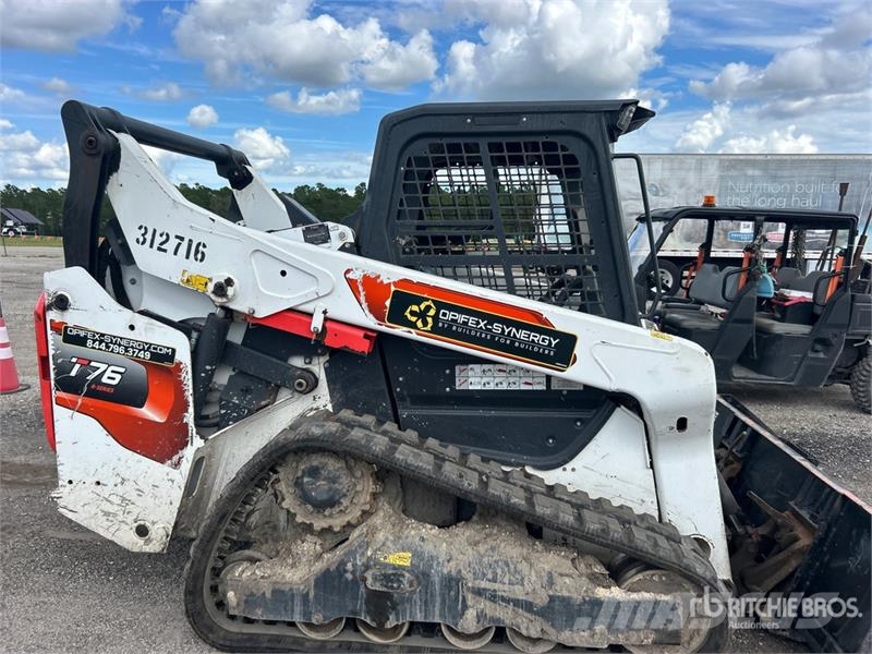 Bobcat T76 スキッドステアローダー