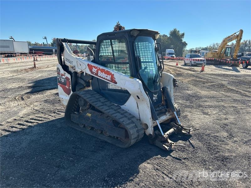Bobcat T76 لوادر انزلاقية التوجيه