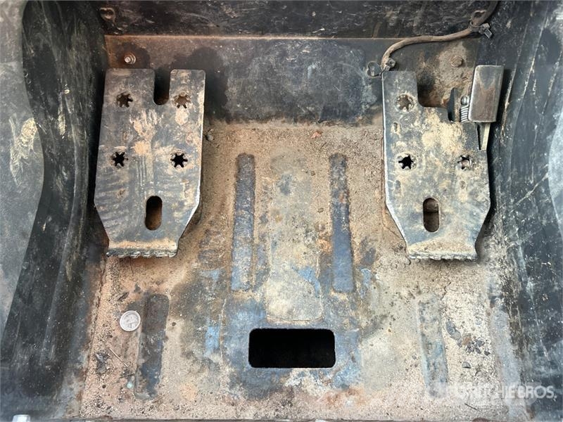 Bobcat T76 لوادر انزلاقية التوجيه