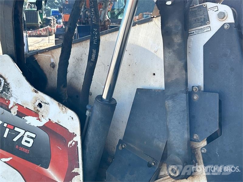 Bobcat T76 لوادر انزلاقية التوجيه
