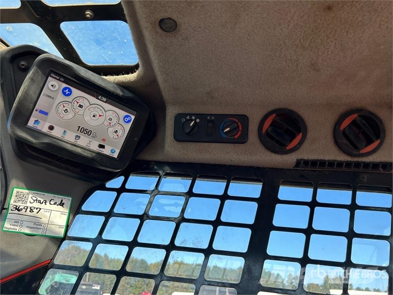 Bobcat T76 لوادر انزلاقية التوجيه