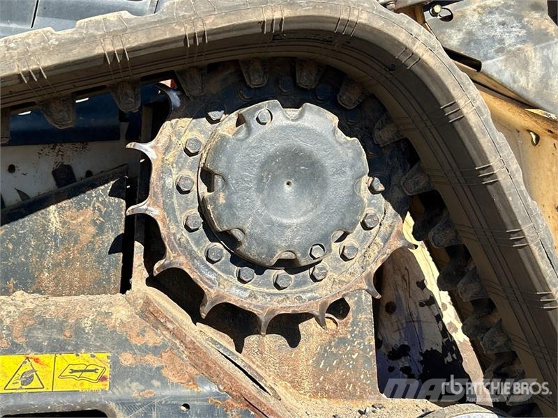 Bobcat T76 لوادر انزلاقية التوجيه