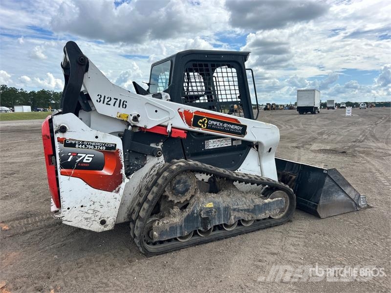 Bobcat T76 スキッドステアローダー