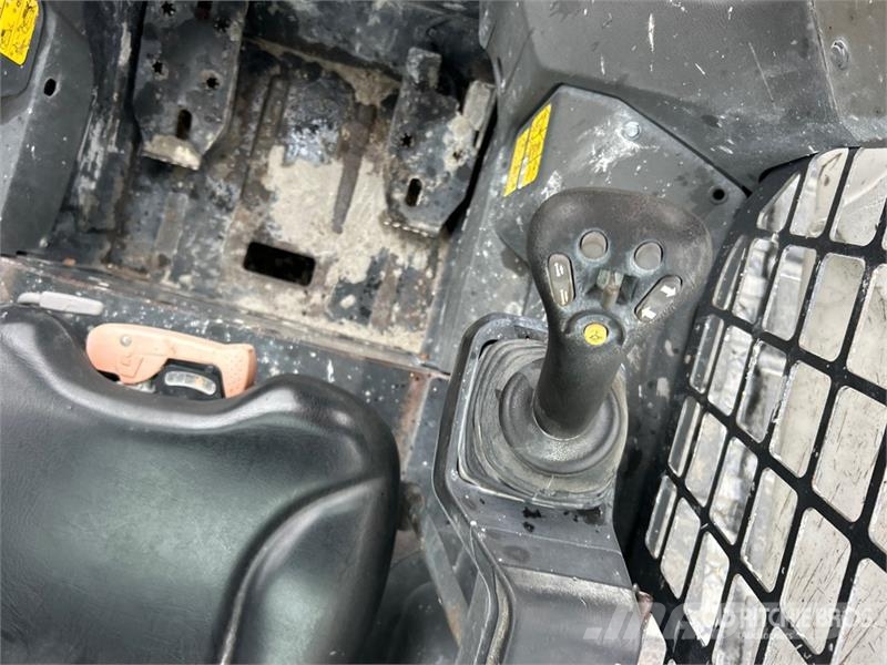 Bobcat T76 Skid steer mini utovarivači