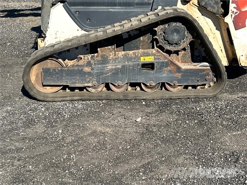 Bobcat T76 لوادر انزلاقية التوجيه