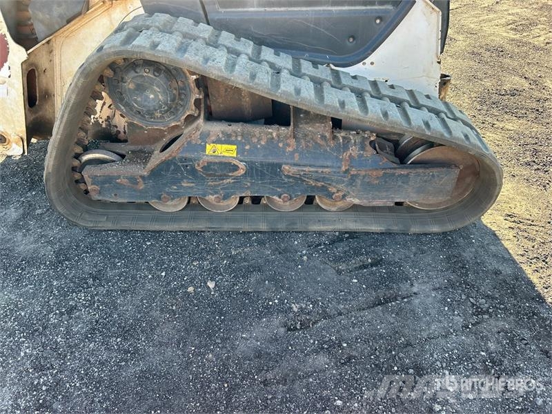 Bobcat T76 لوادر انزلاقية التوجيه