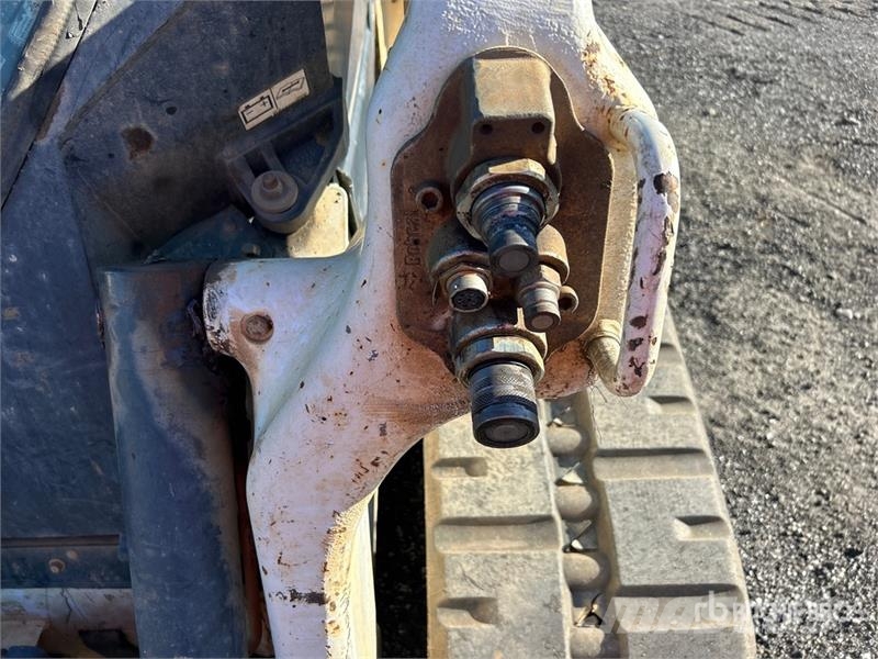 Bobcat T76 لوادر انزلاقية التوجيه