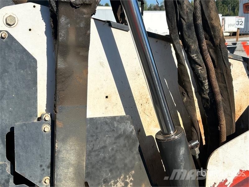 Bobcat T76 لوادر انزلاقية التوجيه