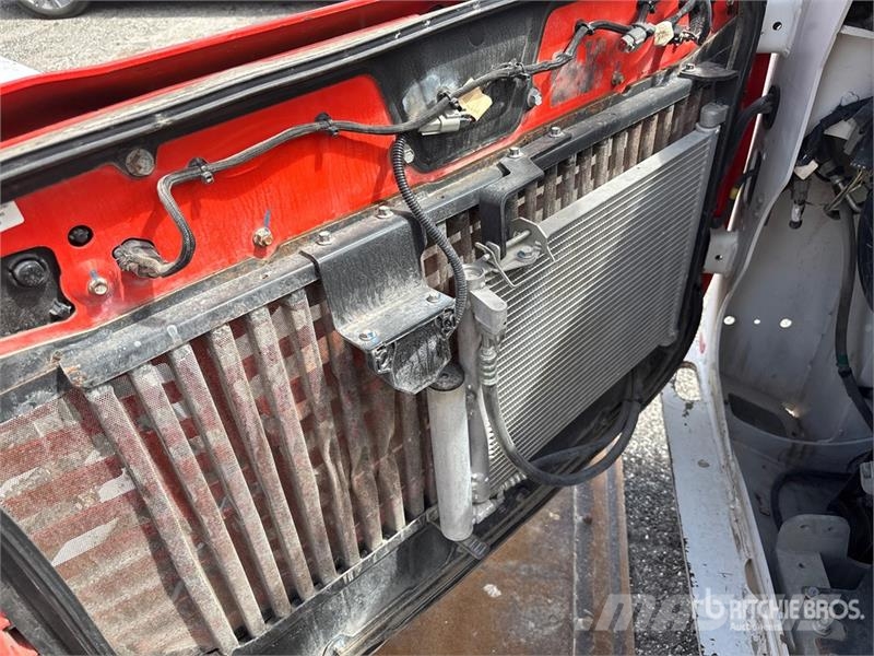 Bobcat T76 Skid steer mini nakladalci