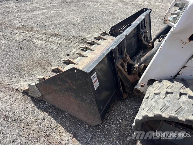 Bobcat T76 Skid steer mini utovarivači