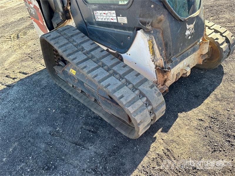 Bobcat T76 لوادر انزلاقية التوجيه