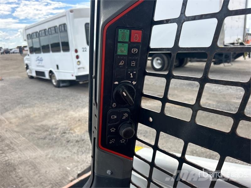 Bobcat T76 スキッドステアローダー
