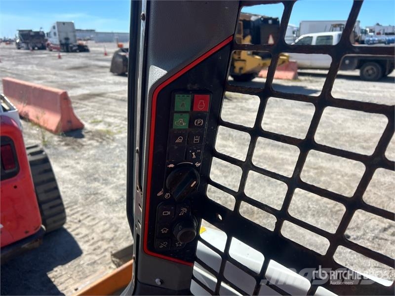 Bobcat T76 Skid steer loaders