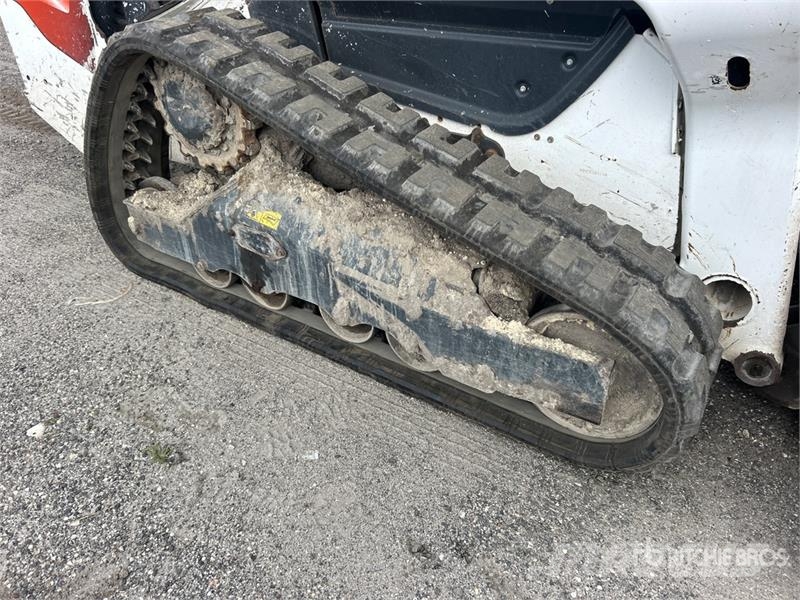 Bobcat T76 スキッドステアローダー