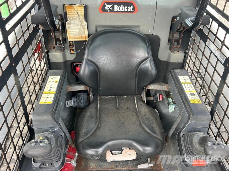 Bobcat T76 スキッドステアローダー