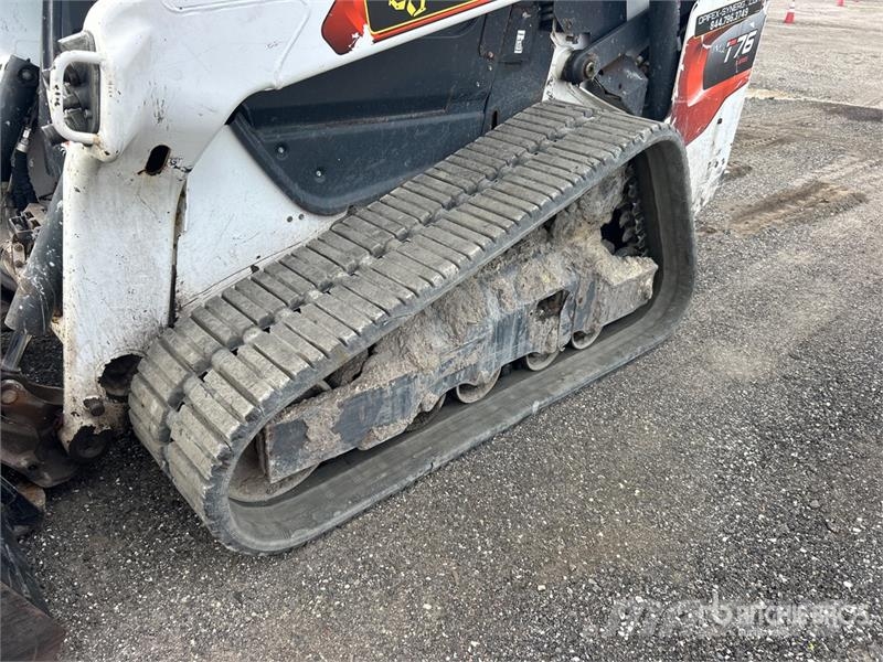 Bobcat T76 スキッドステアローダー