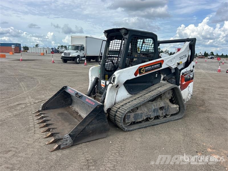 Bobcat T76 スキッドステアローダー