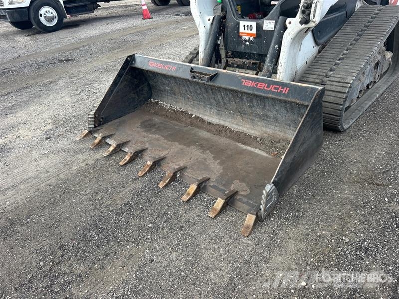 Bobcat T76 スキッドステアローダー