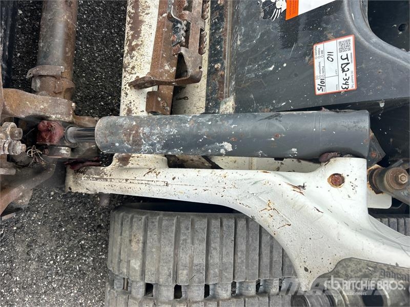 Bobcat T76 スキッドステアローダー