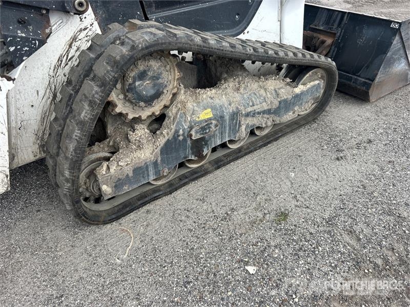 Bobcat T76 スキッドステアローダー